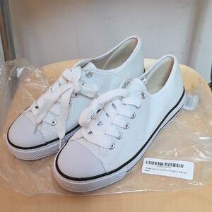 White Canvas Sneakers‎ Minimalist Design Womens 6, White Style 327L  NWT